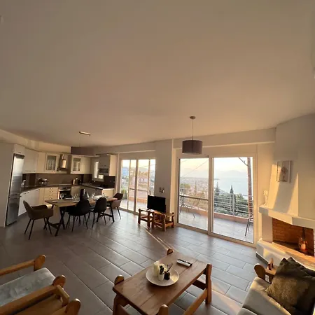 Sunrise Summit 公寓 Aigeira